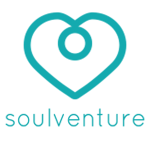 Logo van Soulventure met een turquoise hartvorm en cirkel erin, en de merknaam “soulventure” in kleine letters eronder.