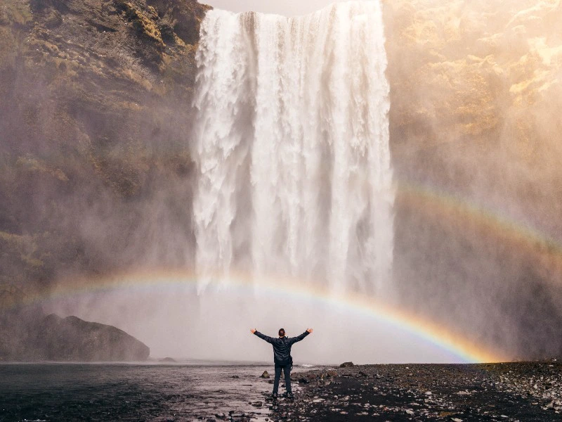 Ijsland waterval in het najaar