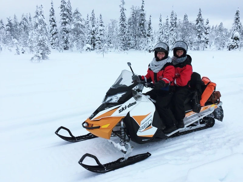 lapland sneeuwscooter sneeuw