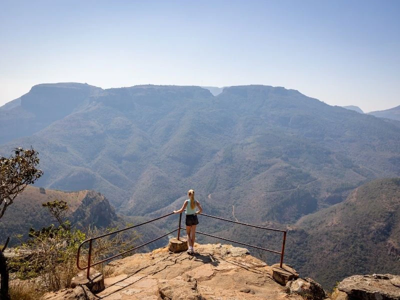 Vrouw bij uitzichtpunt Hazyview