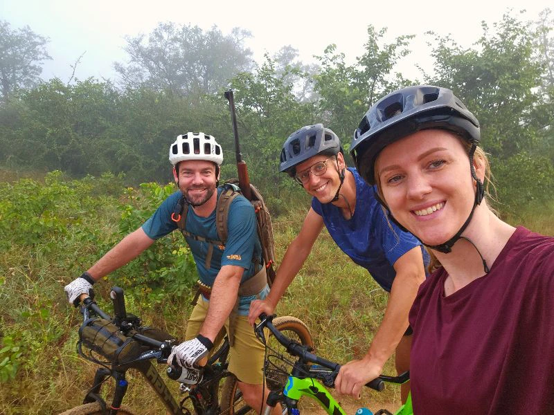 Madagascar - Tritriva Lake - cycling people