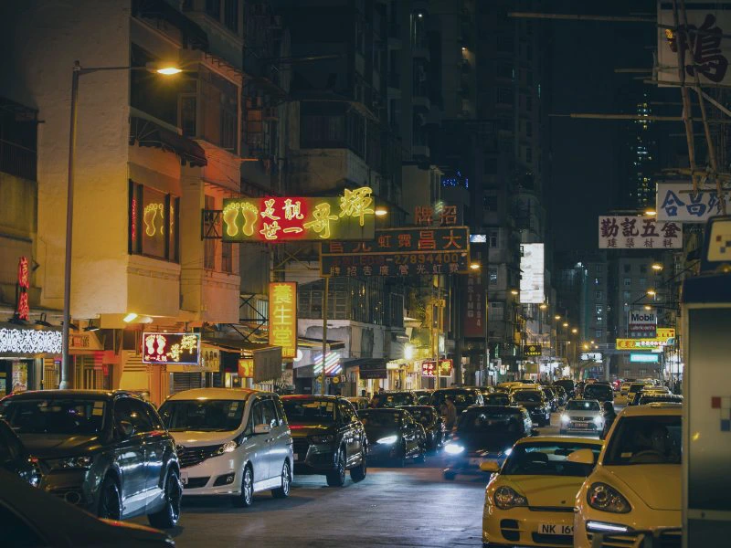 Straat in Seoul in de nacht