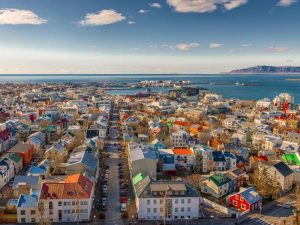 ijsland reykjavik kleurige huisjes