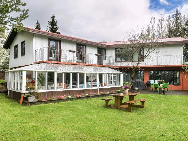 Tuin bij de guesthouse Golden Circle