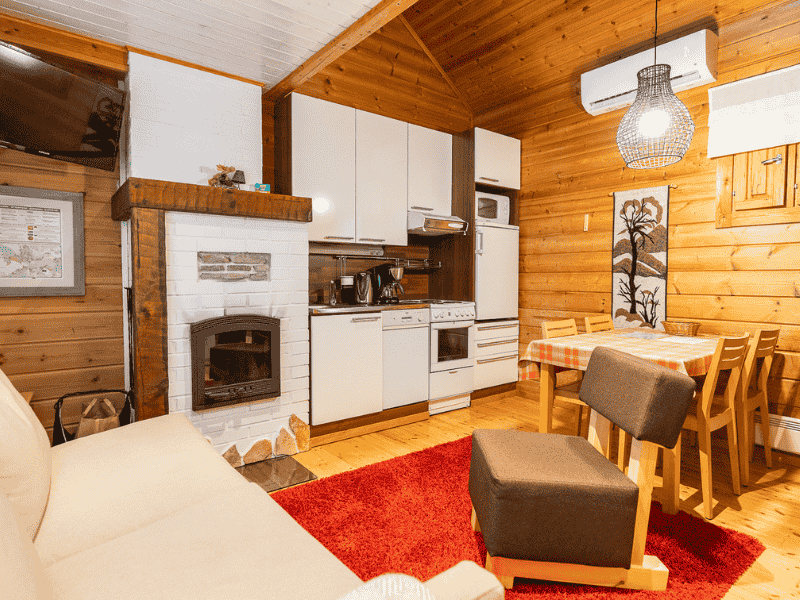 Woonkamer en keuken Vuokatti chalet