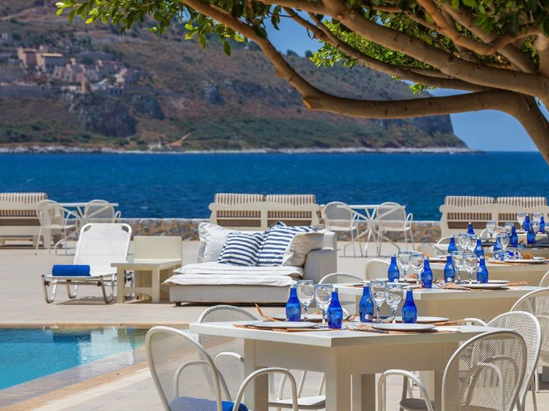 ontbijt-zwembad-itilo-peloponnesos-riksja-griekenland