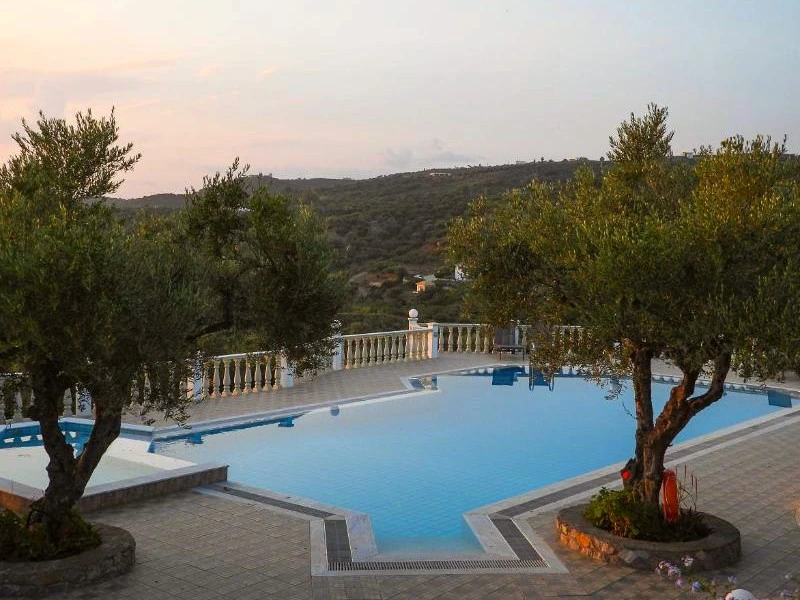 Zwembad hotel Gialova