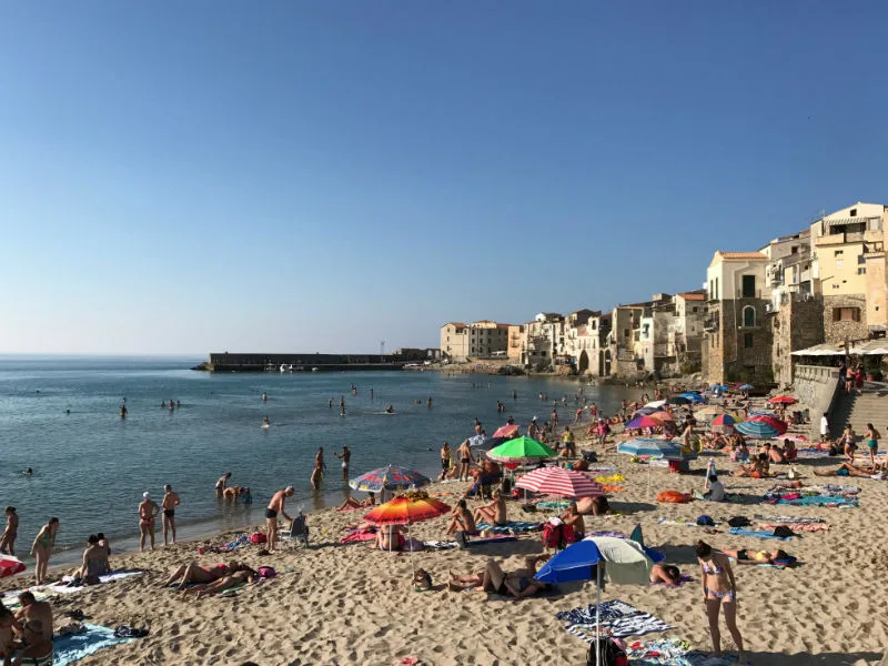 Strand in Cefalu - Sicilie