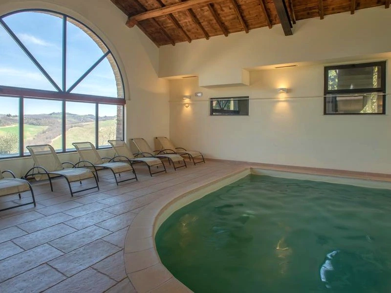 Binnen zwembad Val d'Orcia