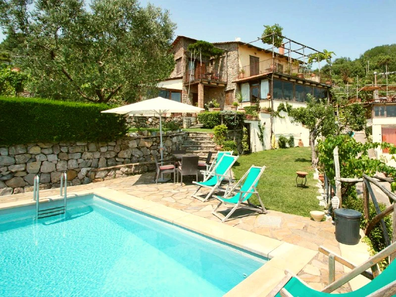 Zwembad bij het hotel in het binnenland van Sorrento