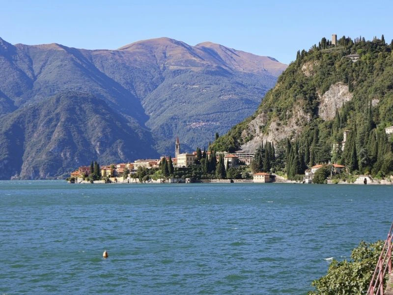 Dorp bij Lake como italie