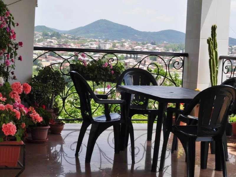 Veranda bij hotel in Kataisi