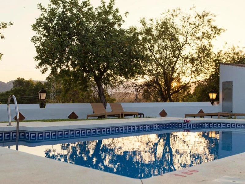 zwembad hotel malaga countryside