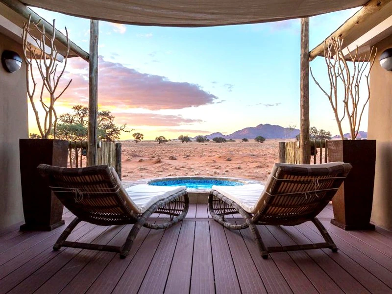 Sossuvlei-hotel3-uitzicht-relaxen-zwembad