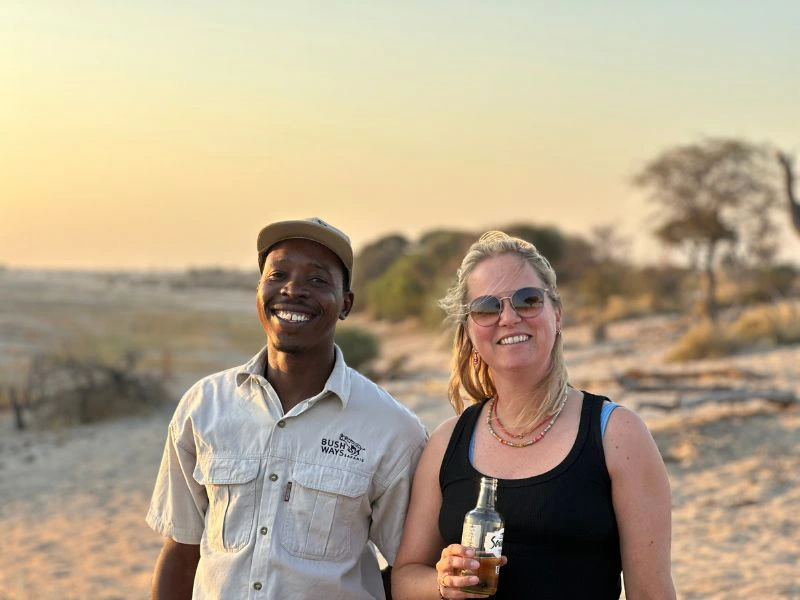 Botswana kasane safari reizigersfoto met een lokale