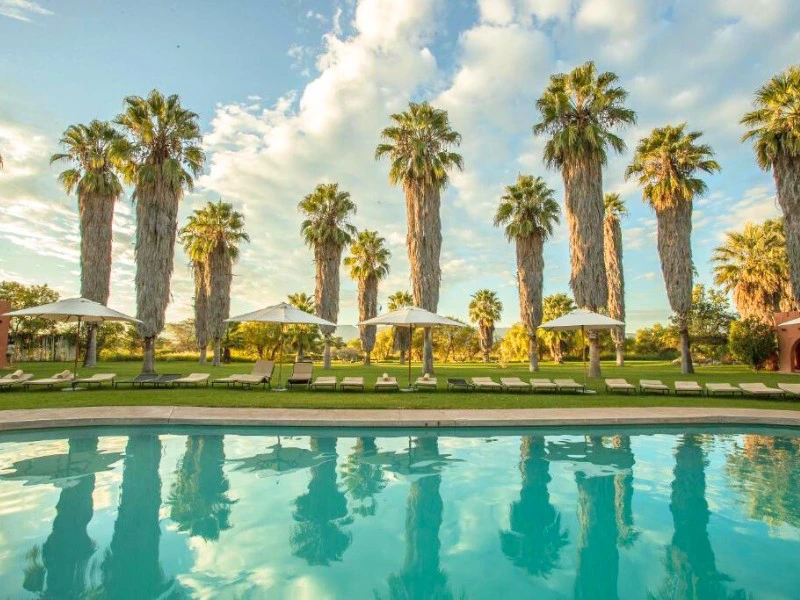 Zwembad bij de lodge in Otjiwarongo