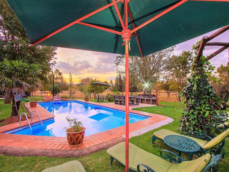 johannesburg-vliegveld-lodge-zwembad