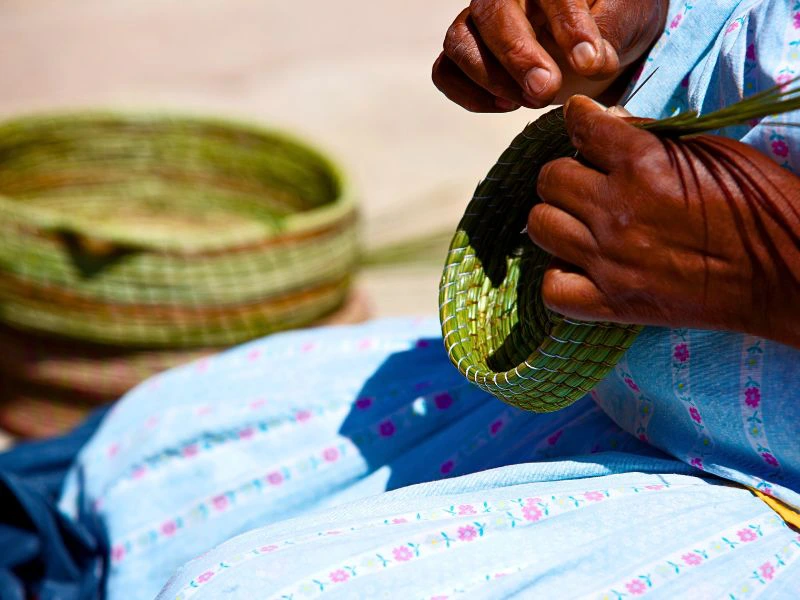 Namibie - Owamboland - mand maken