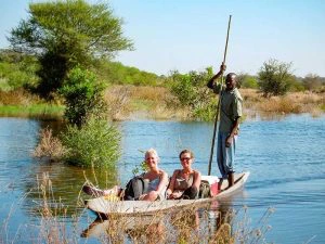 Maun - Okavango Delta - mokoro varen