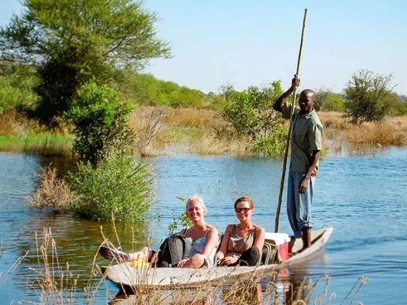 Maun - Okavango Delta - mokoro varen