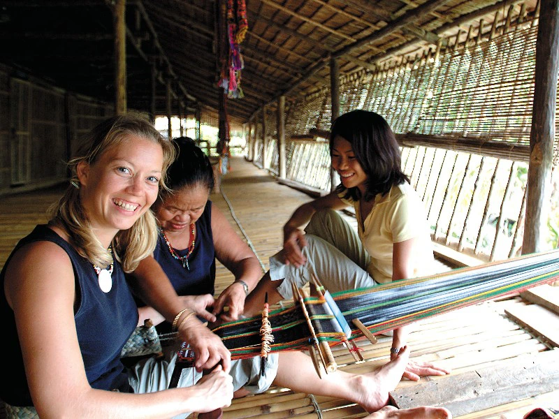 Kralen rijgen met Rungus in Borneo