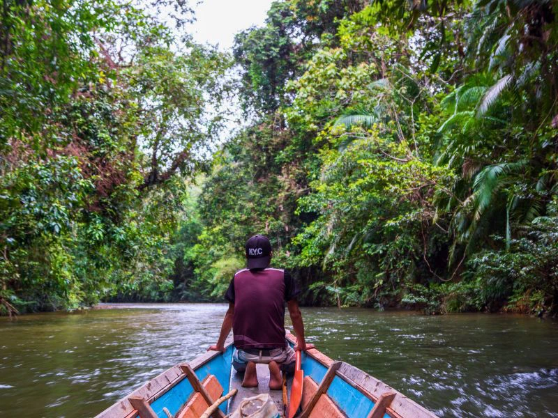 Varen in batang Ai met een longboat