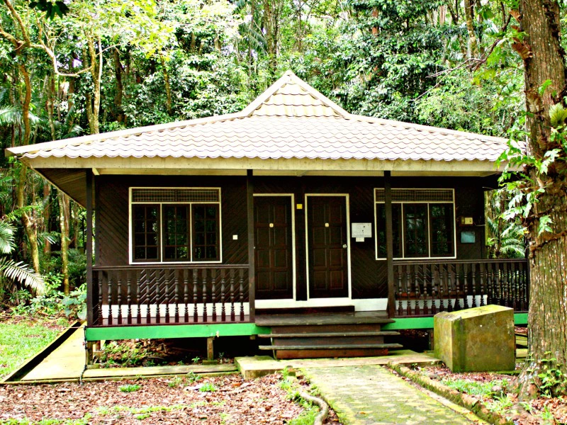 sarawak-bako-houten-bungalow-borneo-chalet