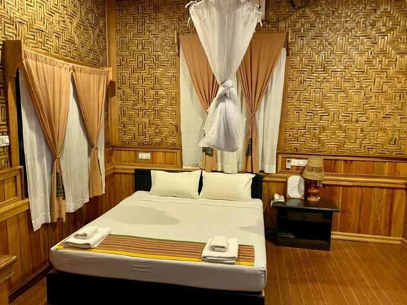 Hsipaw standard hotel