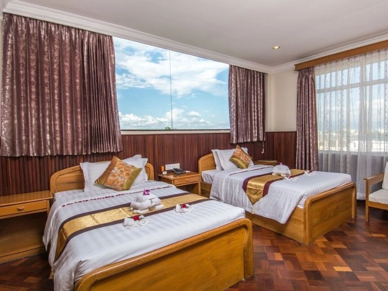 hotel met zwembad in mandalay