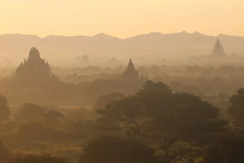 Zonsopkomst in Bagan