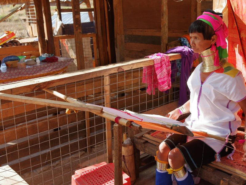 Loikaw - langnek vrouw in Myanmar
