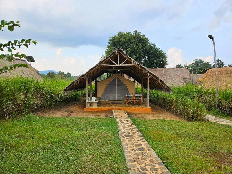 Sri Lanka hotel in Gal Oya