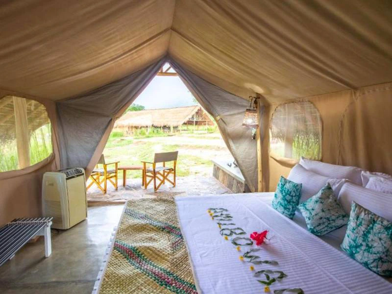 Sri Lanka glamping in Gal Oya