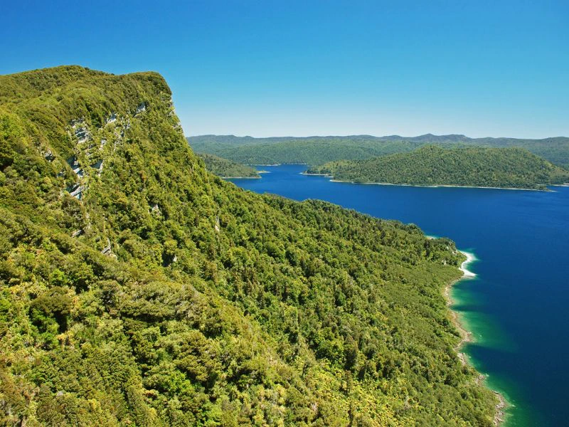lake waikaremoana nieuw zeeland bergen rivier