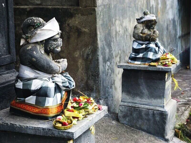 Indonesische sarong - Beelden tempel Indonesië