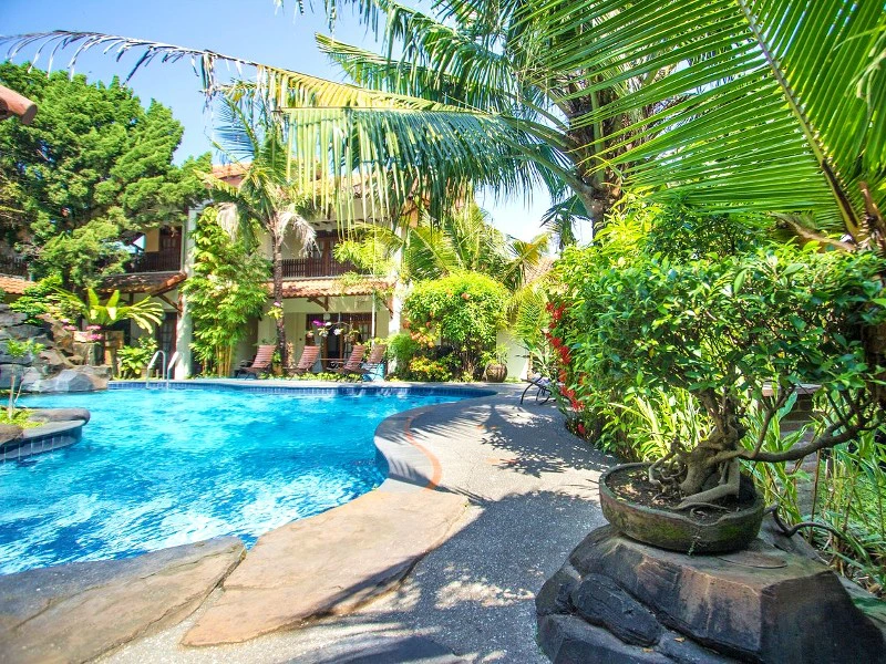 yogyakarta hotel pool indonesie