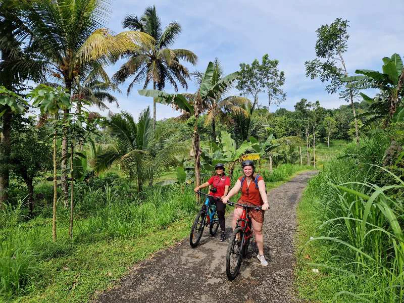 fietsen langs de rinjani bij tetebatu