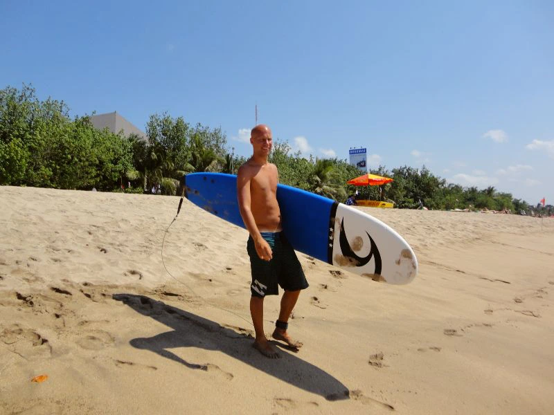 Surfen bij Sanur Bali
