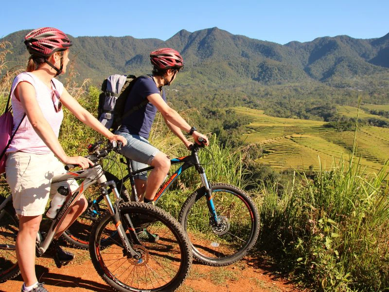 Fietsen op Flores Indonesie