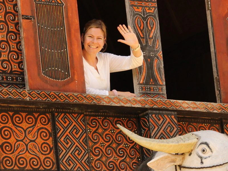 Reiziger bij Toraja op Sulawesi Indonesie