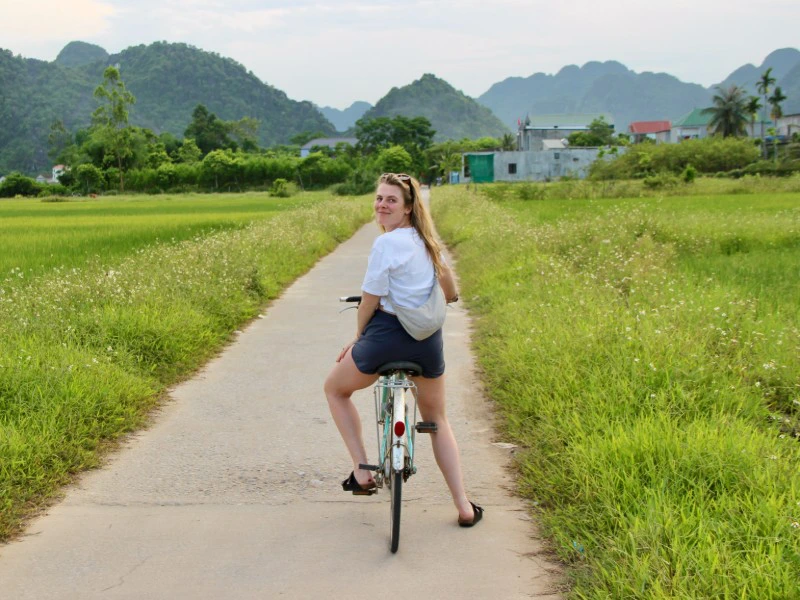 Indonesie - fiets - Iris - collega