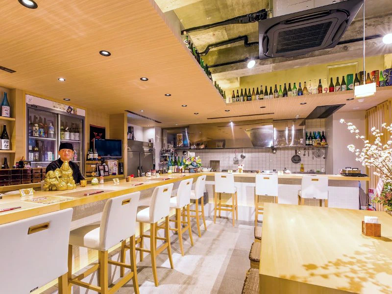 Japan Okinawa - hotel bar