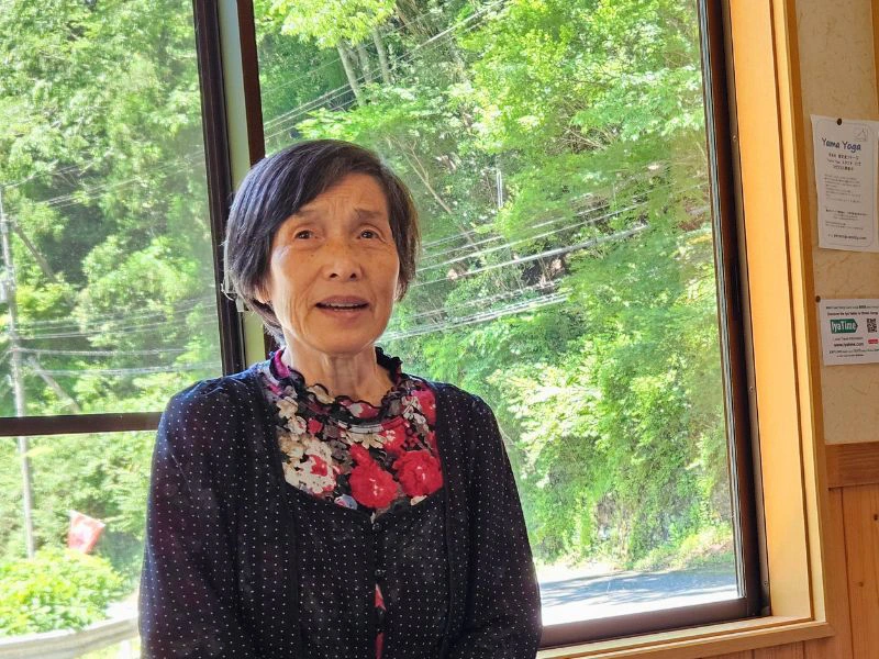 Vrouw in de Iya Vallei, Shikoko, Japan