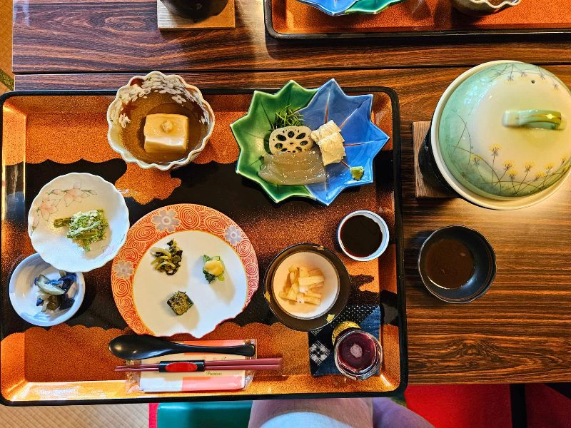 Eten in de Shukobo op Mt Daisen, Japan