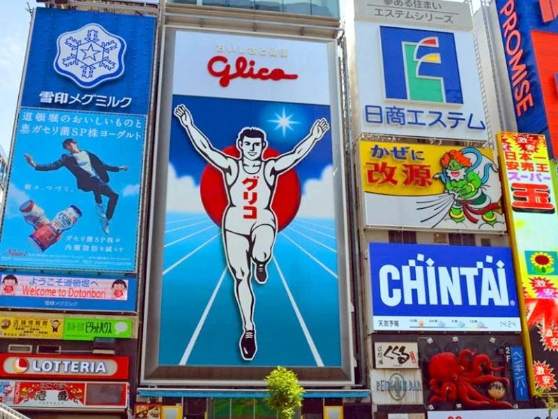 Reclame bord in de stad