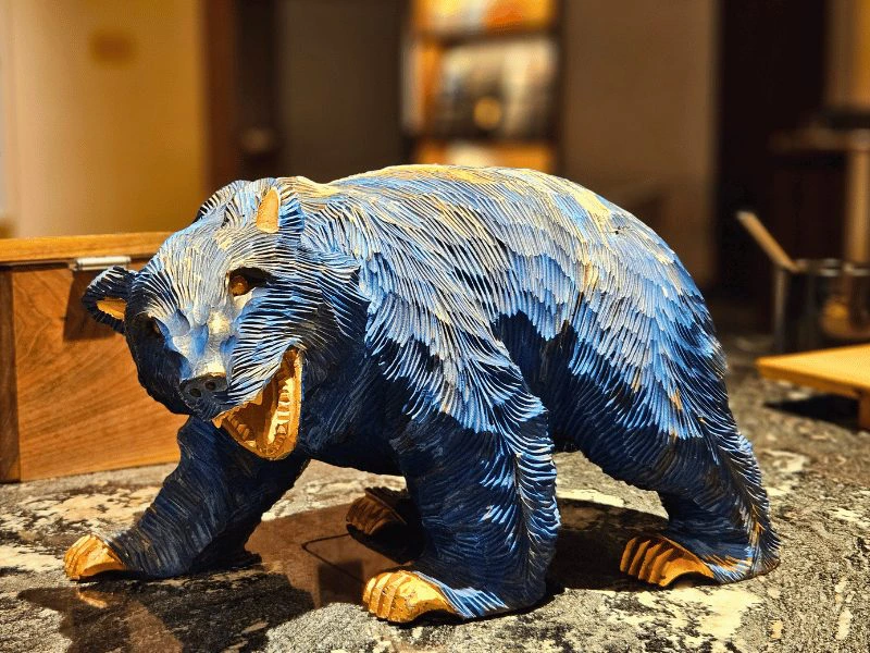 beeld van een beer in hotel shiretoko