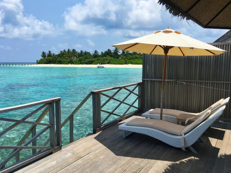 Uitzicht vanuit je waterbungalow tijdens je Malediven reis