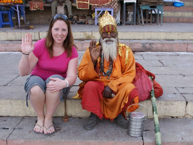 Lokale man met reiziger in India