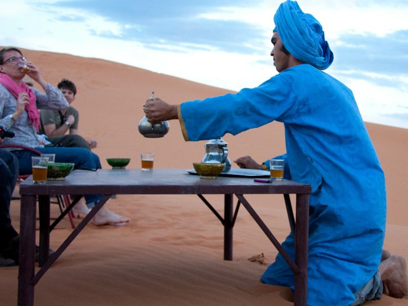 Merzouga - Marokko thee drinken