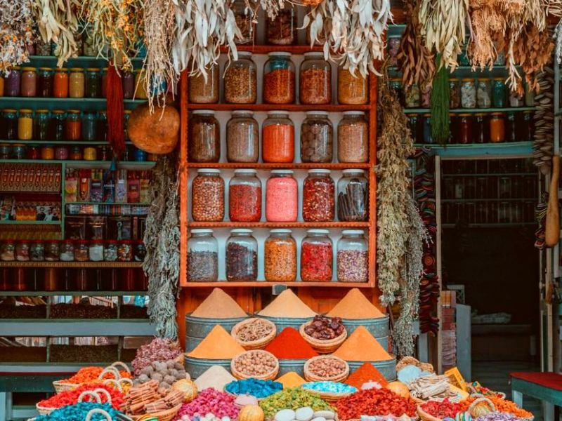 Kruiden op een markt in Marrakech